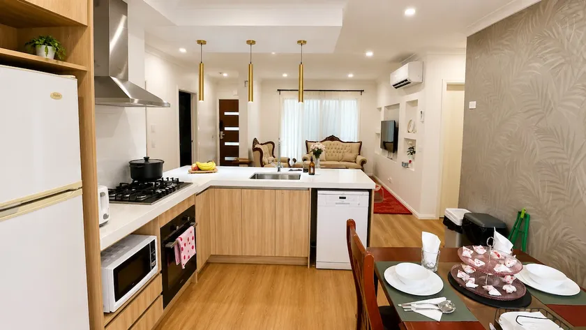 4BR Home in Melton South - Image 1