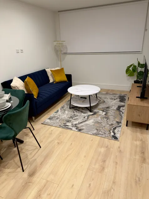Luxury 1-Bed, Gym, Cinema, Free Parking - Image 1