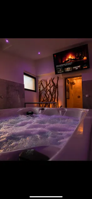 Le Reve Luxe Spa Privatif Jacuzzi Sauna - Image 1