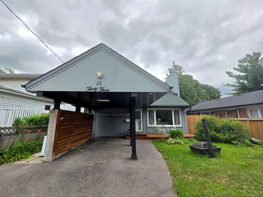 Spacious Toronto Home Near Transit, 3 BR, Sleeps 8 - Image 1