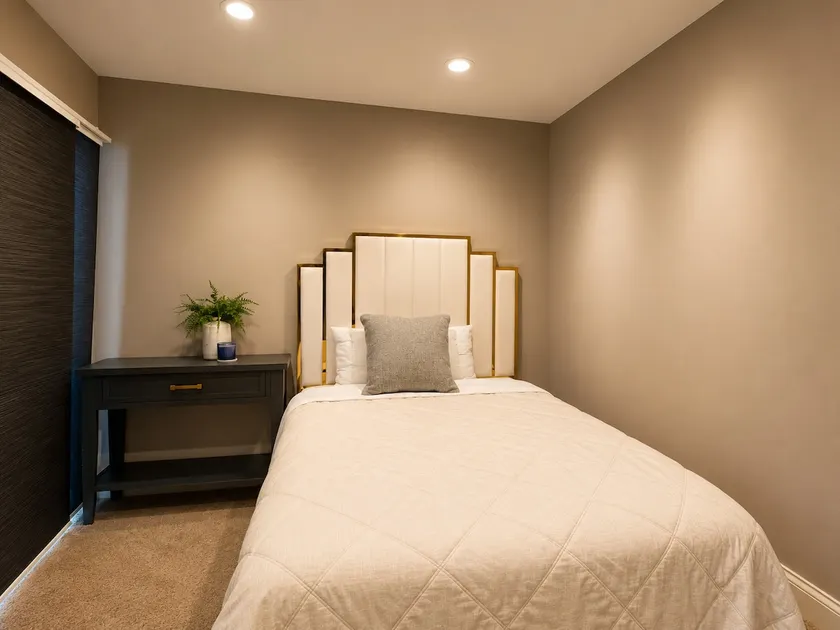 Lombard 5BR&2BH,Near Chicago, Oak Brook, Airport - Image 1