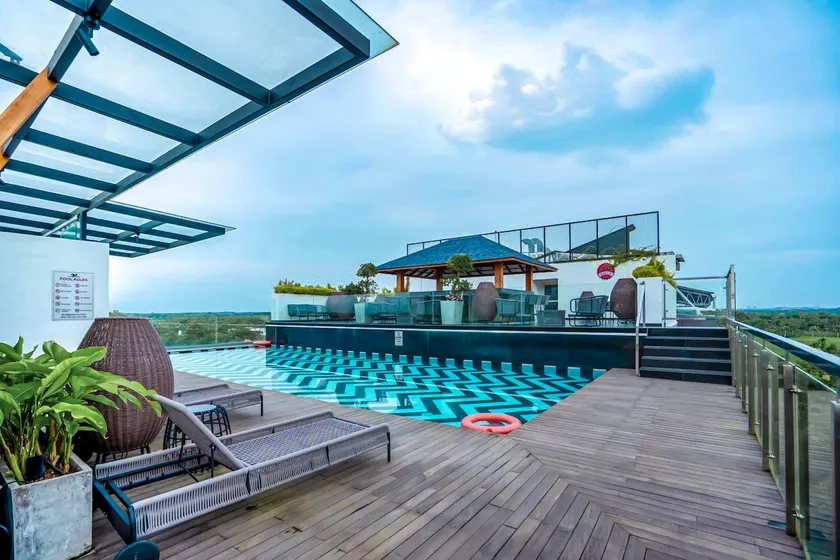 Mile 03 Lux 2 BR | Kochi Airport Roof top pool! - Image 1