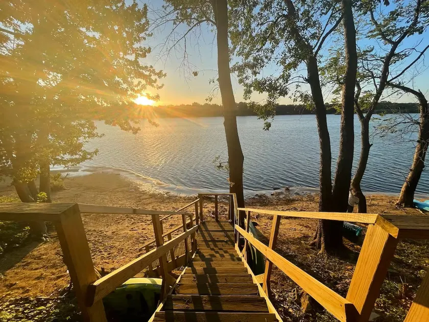 Private Beach • Lakefront • Kayaks• Sunsets - Image 1