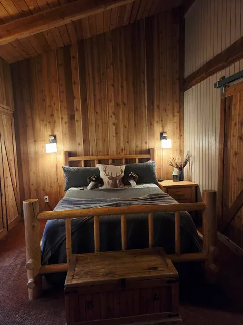 The Lyons Den at Upper Timberline Village - Image 1