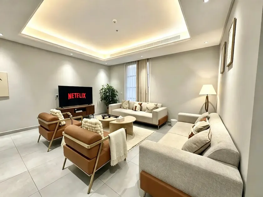 شقة فاخرة 3 غرف الماجدية ريزدنس حطين مسبح وجيم Luxury 3BR Al Majdiyah Residence Hiteen Pool Gym - Image 1