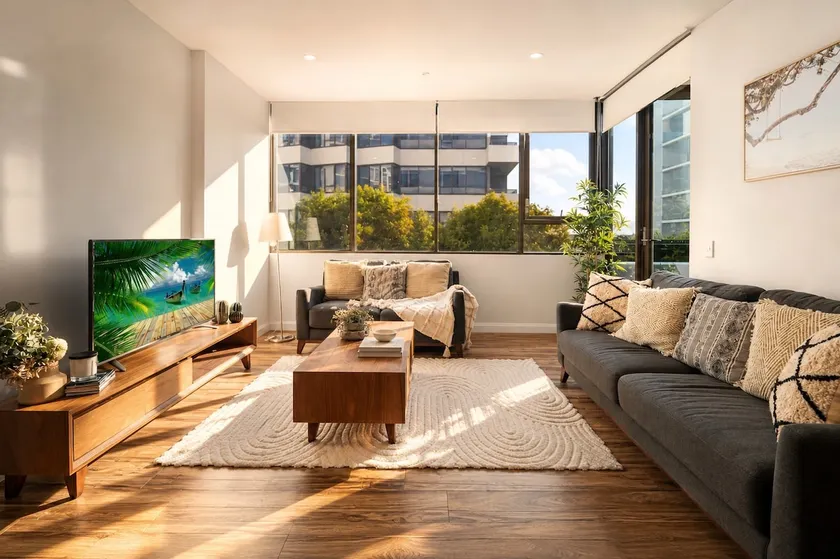 Luxe 2BR Premium Stay | Pool, Gym + FREE Carpark - Image 1