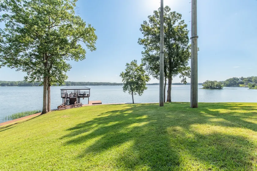 Lake house getaway - Image 1