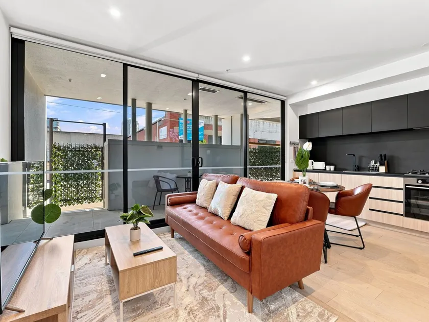 Cosy Collingwood 2BR Luxury Apartment with Free Parking and Private Terrace - Image 1