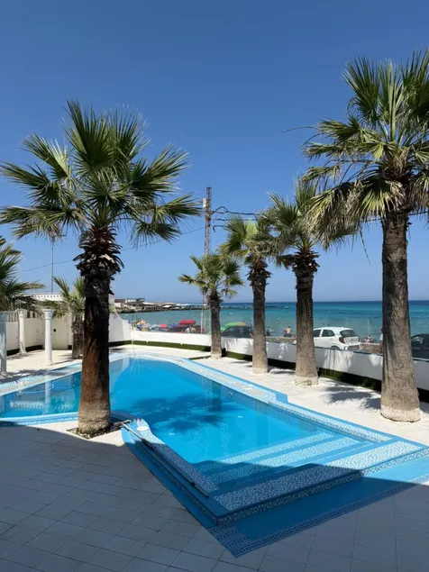 Waterfront house, direct access to the sea. - Image 1