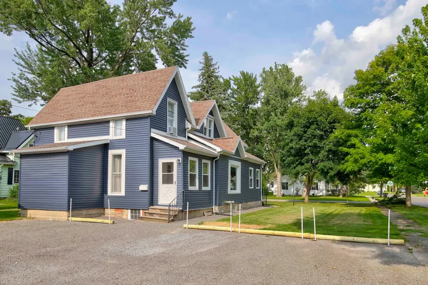 Cozy Walnut Street Retreat - Image 1