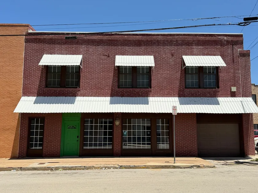 Brandy’s Townhouse - Image 1