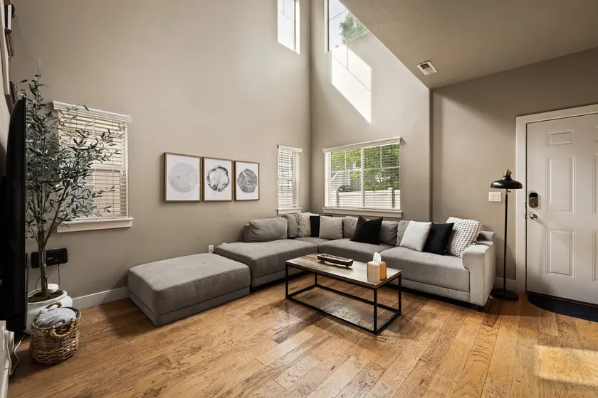 Spacious Utah Valley Home · BYU/UVU · Sleeps 9 - Image 1