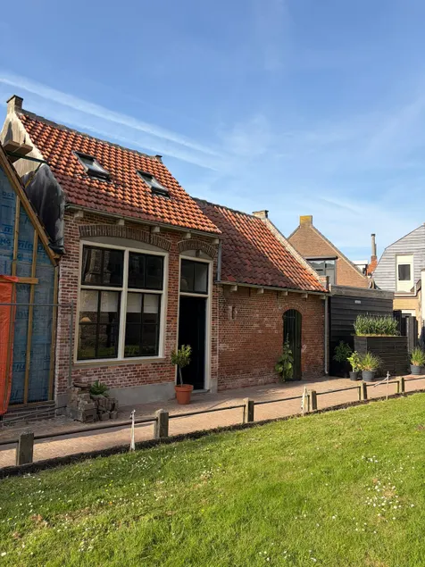 Monumental city cottage by the sea & Maartenskerk - Image 1