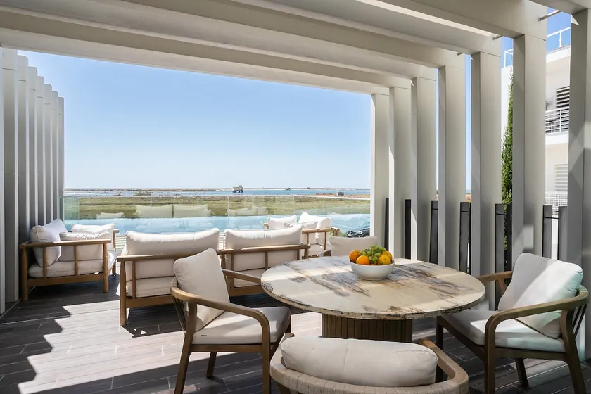 Panoramic Waterfront Escape in Fuseta - Image 1