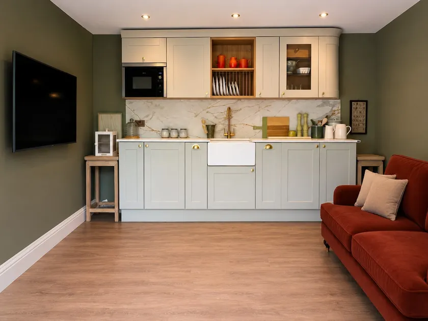 Luxury Cabin • Private Patio • Fire Pit & Air Con - Image 1