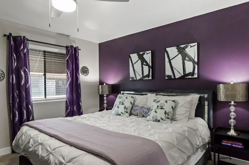 Walk to Golf & PV Mall | Free Parking | King Bed - Image 1