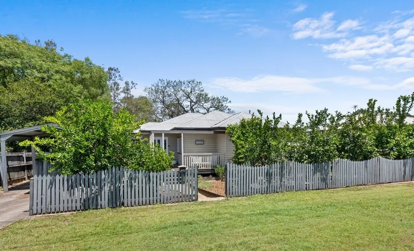 The Jacaranda Cottage Brassall/ Pet friendly - Image 1