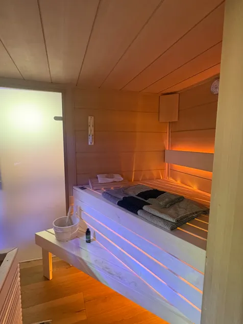 Spa oasis with sauna, hot tub & garden - Image 1