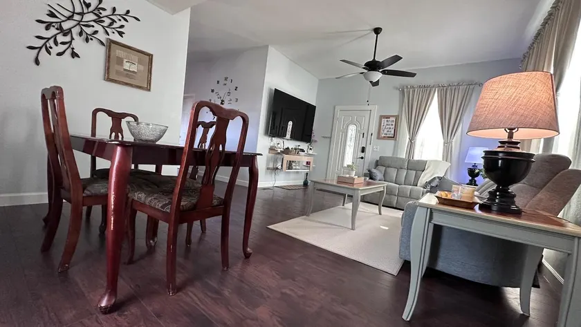 Spacious & Cozy Home Near Town Square - Image 1