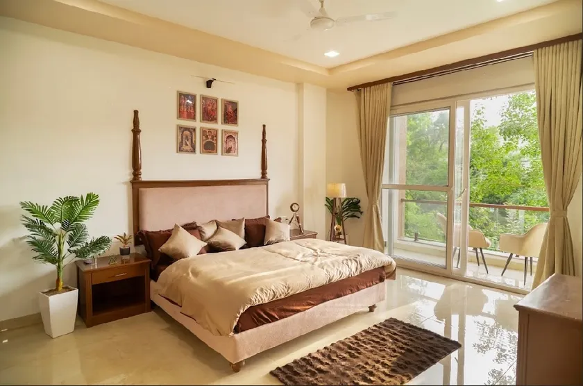 Serene 2800 SqFt 3 BHK - Near Fatehsagar Lake - Image 1