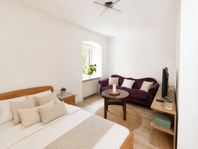 Bright studio with relaxation room in an old villa - Image 1