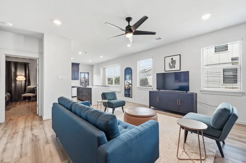 Stylish Luxury Retreat for Families & Groups - Image 1