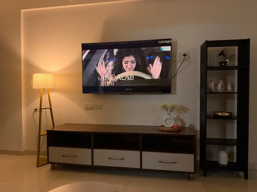 Luxury 2BHK Near Amanora Mall | Prime Pune Stay - Image 1