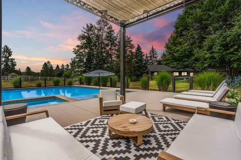 Sleeps 12 + Pool + Arcade | 2-Acre Issaquah Stay - Image 1