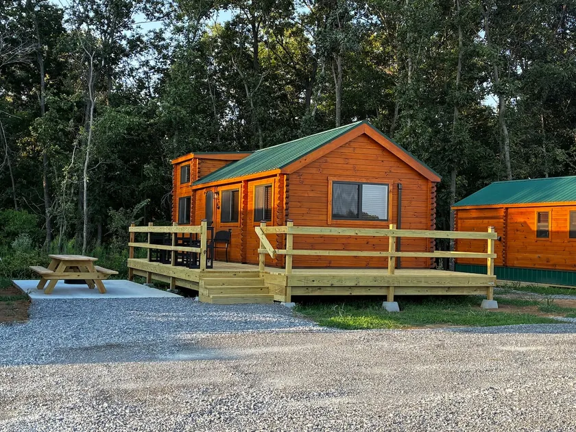 Lakehouse Resort Big Buck Lodge R5 Near Rend Lake - Image 1