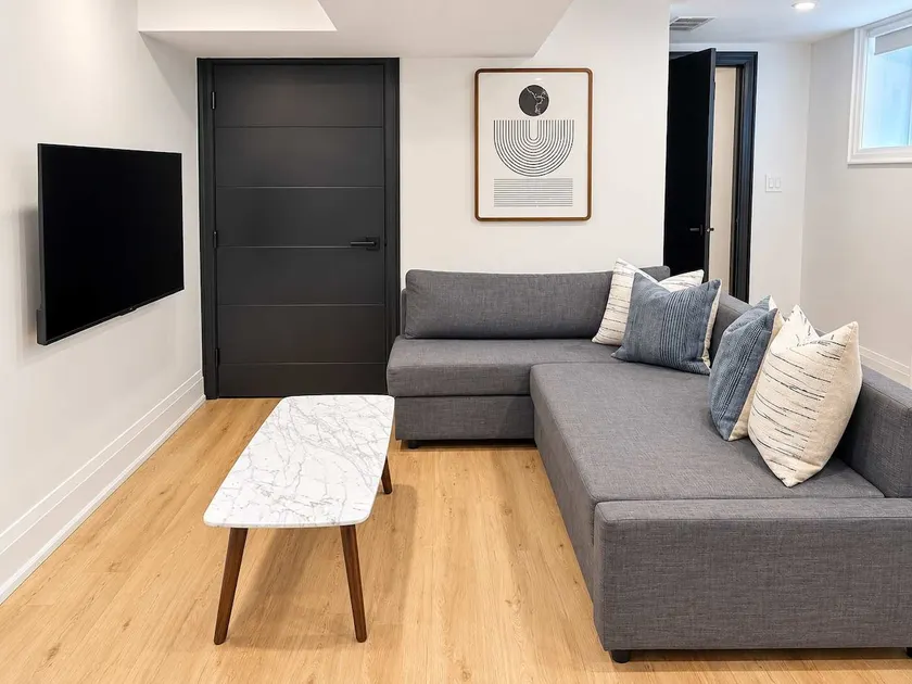 Chic Parkdale 1BR near Queen West - Image 1