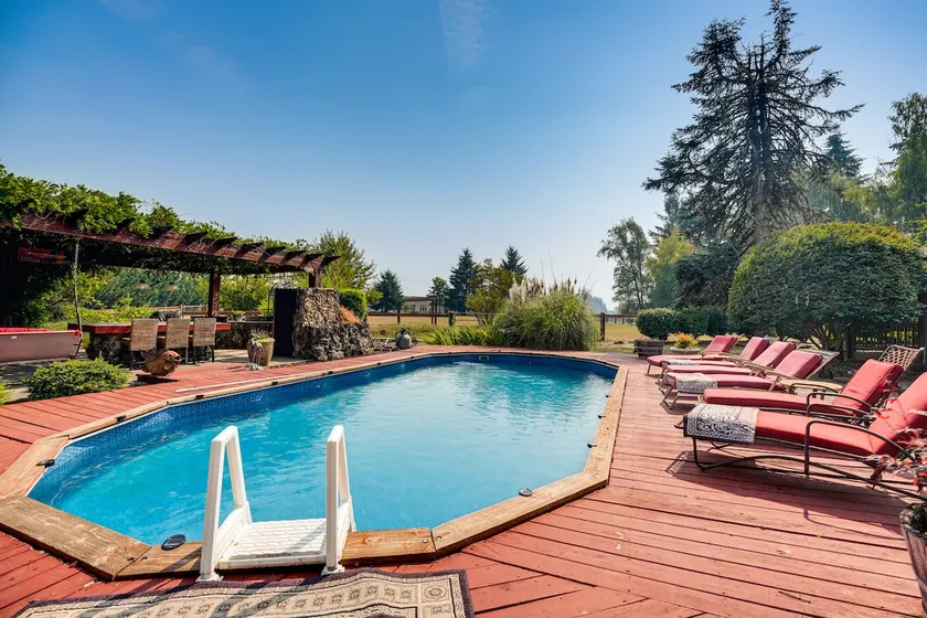Ranch Suite w/ Hot Tub! Couple’s Stay in La Center - Image 1