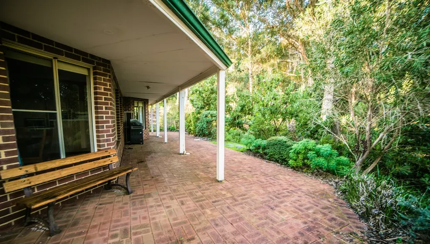 Whispering Karri Retreat 5 Acre Hideaway - Image 1