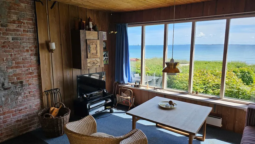 Authentic vintage summerhouse with own Beach - Image 1