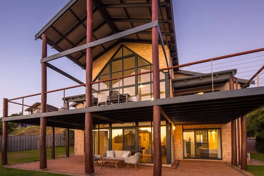 Bondys Beach House Panoramic Beachside Living - Image 1