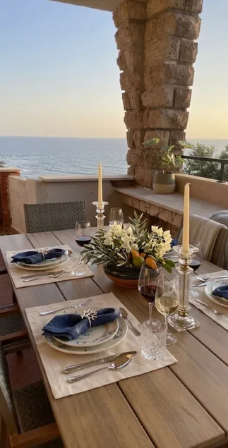 Panoramic sea front housewith garden and beach directly below - Image 1