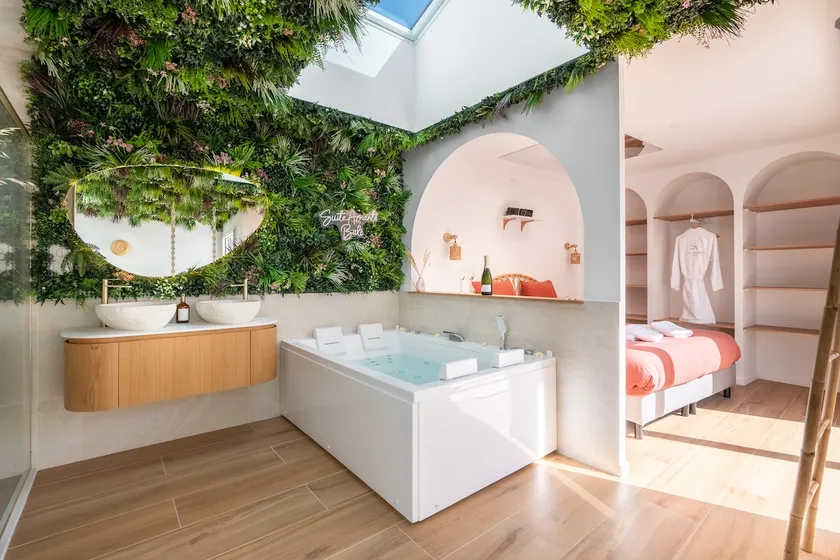 Amanté Bali Suite - Jacuzzi, Air Conditioning, Movie Theater, Terrace - Image 1
