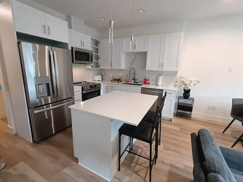 Sunset Rooftop Retreat - Unit E1 - Image 1