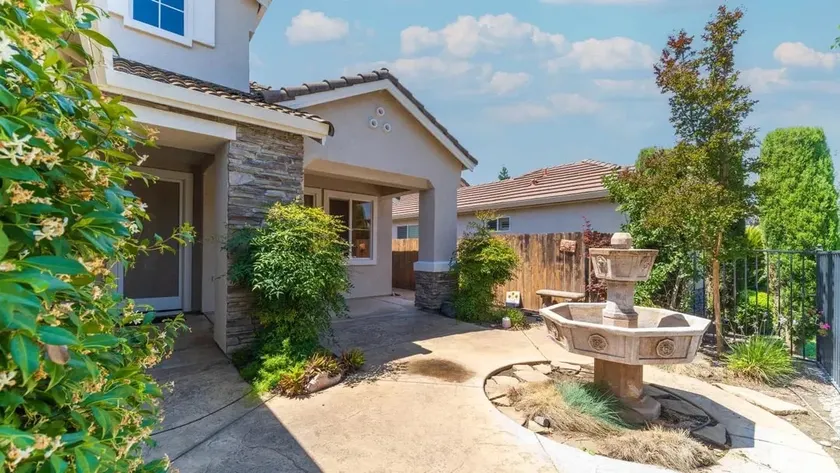 Golden Valley Getaway - Image 1