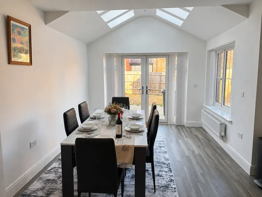 Peaceful New House in Bicester Village - Image 1