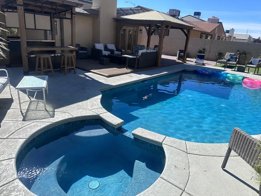 Remodeled Retreat near Red Rock & 15 min to strip - Image 1