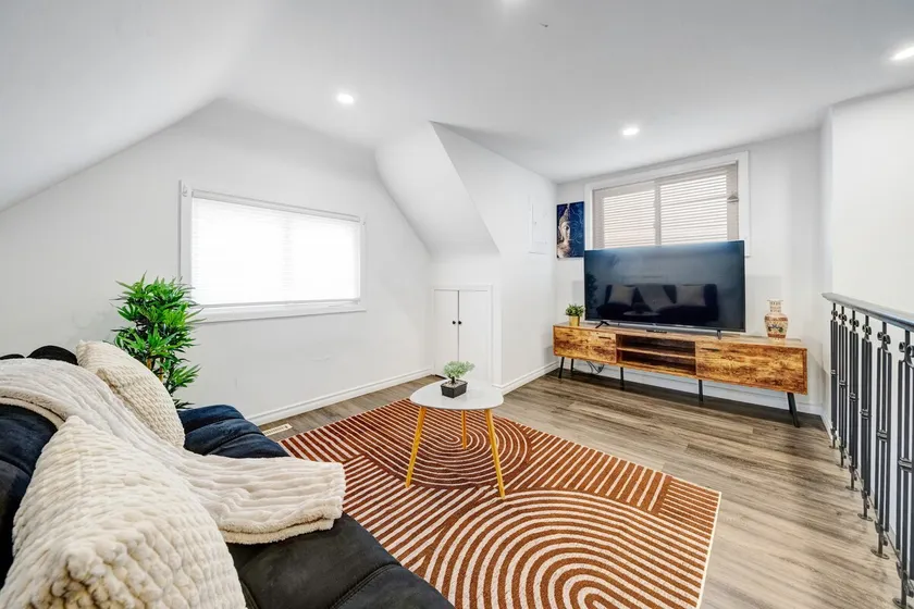 Cozy 2 Bed|Close to Canal, Niagara college & Falls - Image 1