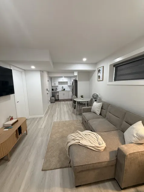 Brand new exquisite and modern one bedroom suite - Image 1