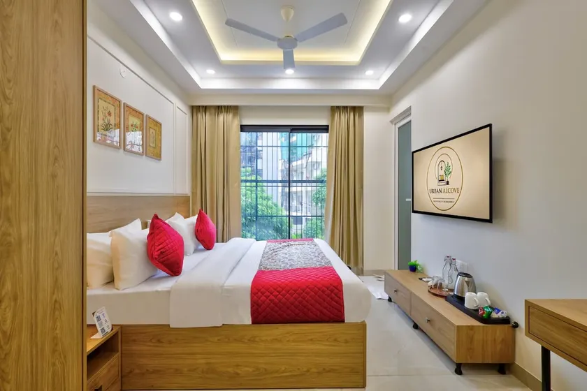 The Luxe Hive Studio. Parking | Golf Course Road - Image 1