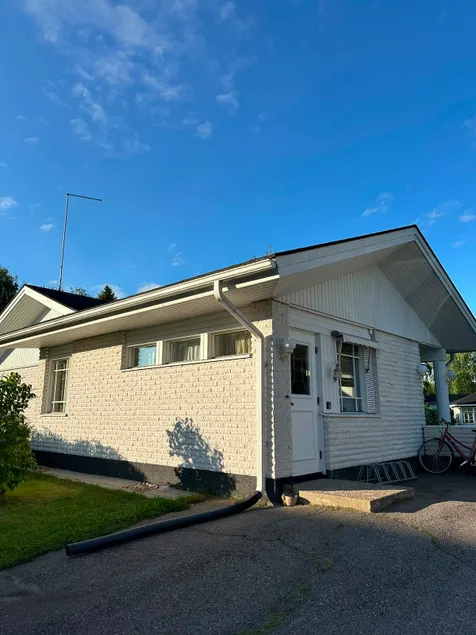 A separate apartment in a prime location in Liminka - Image 1