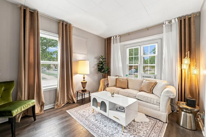 Charming One Bed with Office near Chicago - Image 1