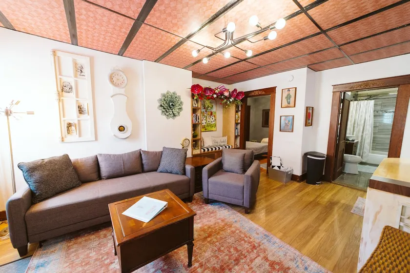 The Alice and wonderland suite - Image 1