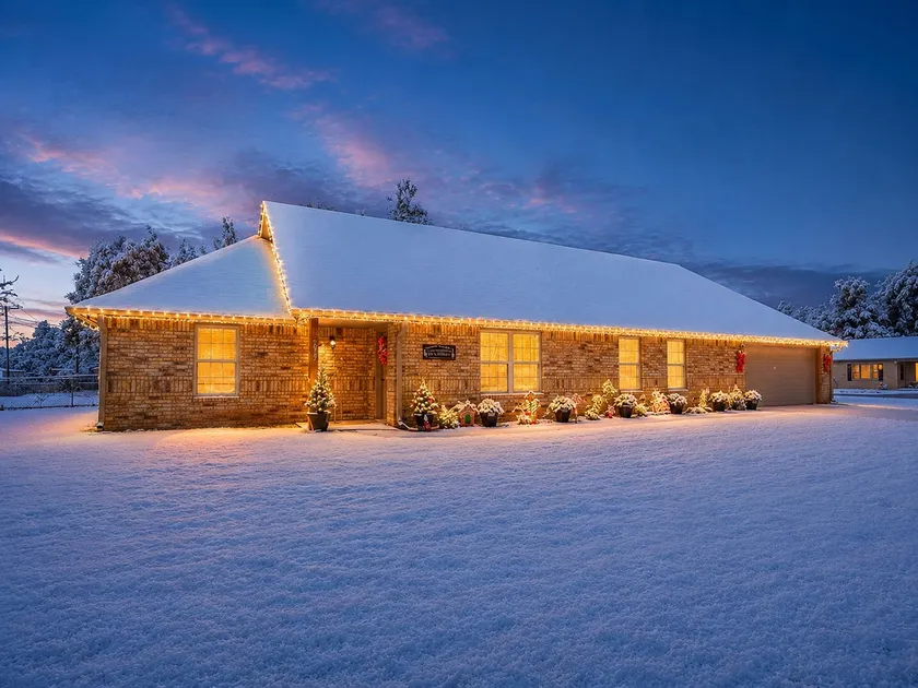 Chickasha ChristmasTown - Family Holiday Retreat - Image 1