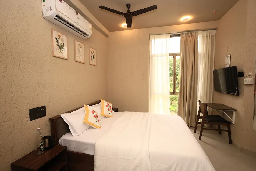 Liora 233 | Cozy Studio for Work and Stay. - Image 1