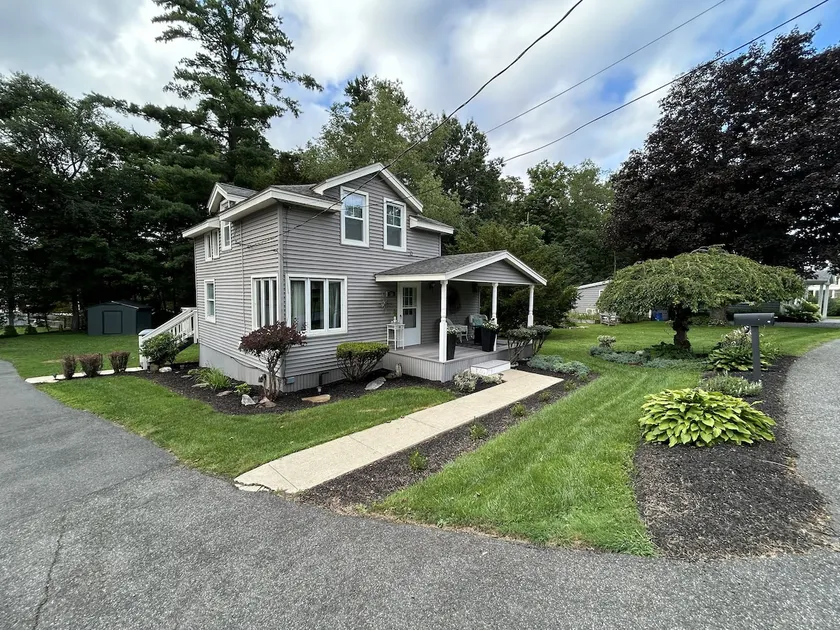 Cozy lake Cottage - Image 1