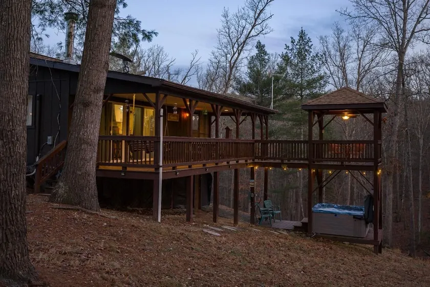 Deer Run Cabin, Hot Tub, Fire Pit & Starry Nights - Image 1